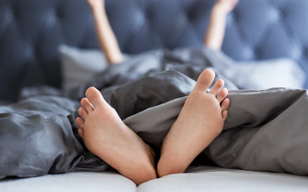 How to Cool Down Hot Feet at Night: Causes, Remedies, and Sleep Solutions