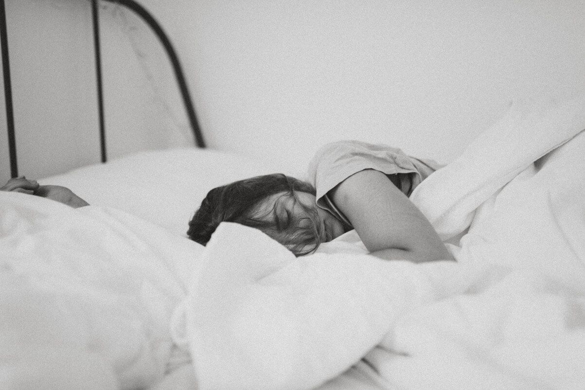 10 Best Ways for How to Stay Cool at Night and Wake up Well-Rested